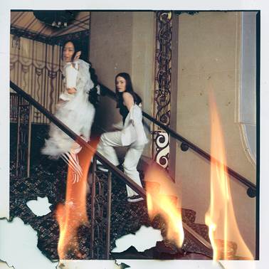 Griff x Sigrid пуснаха колаборативния си сингъл 'Head On Fire'