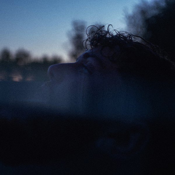 Bazzi Дебютира Новата Песен “I Don’t Think I’m Okay”