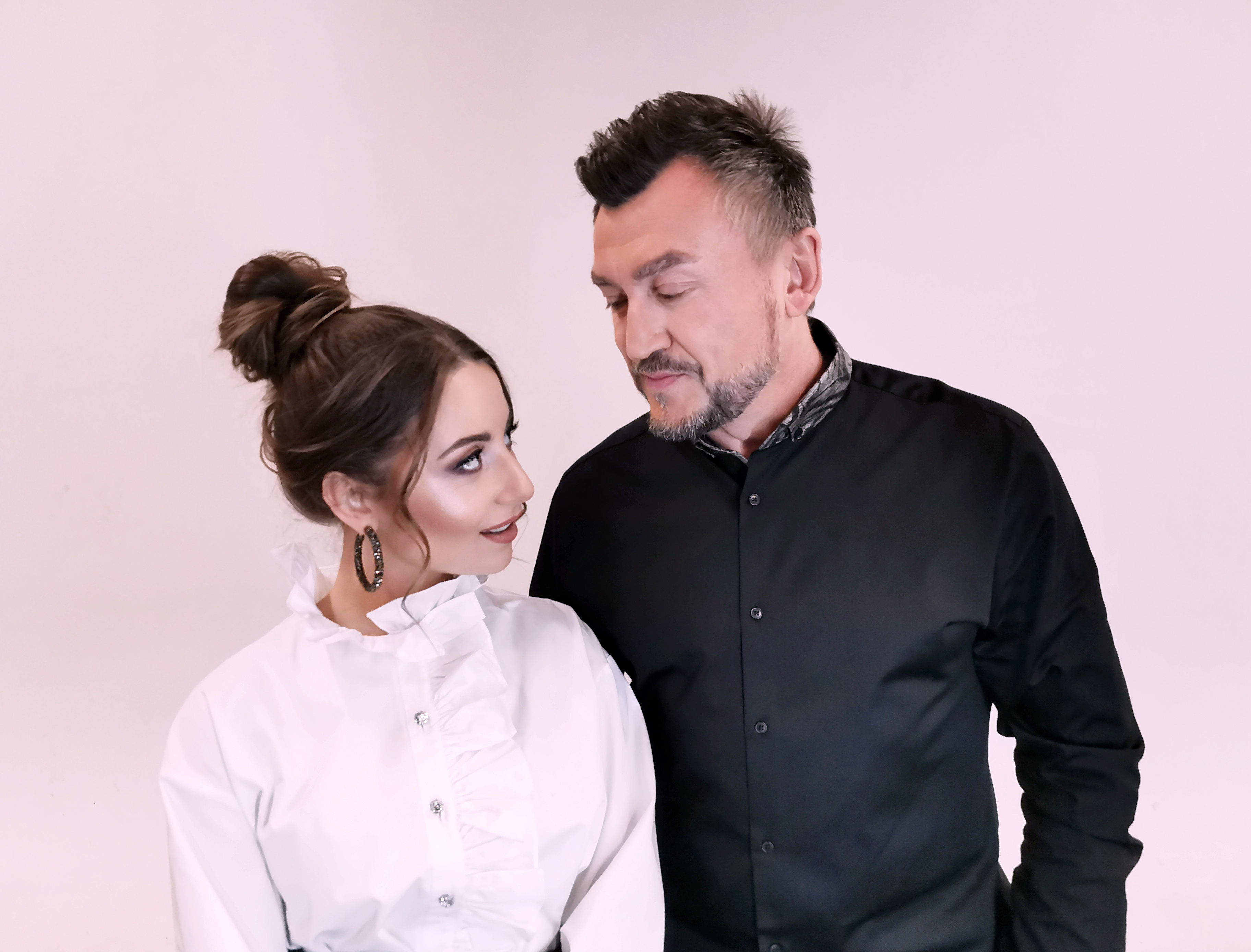 Михаела Маринова и Любо Киров празнуват любовта с дует