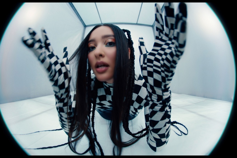 Faouzia - Puppet (Official Music Video)